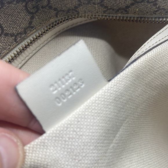 Gucci Carryall Bag - Picture 6 of 16